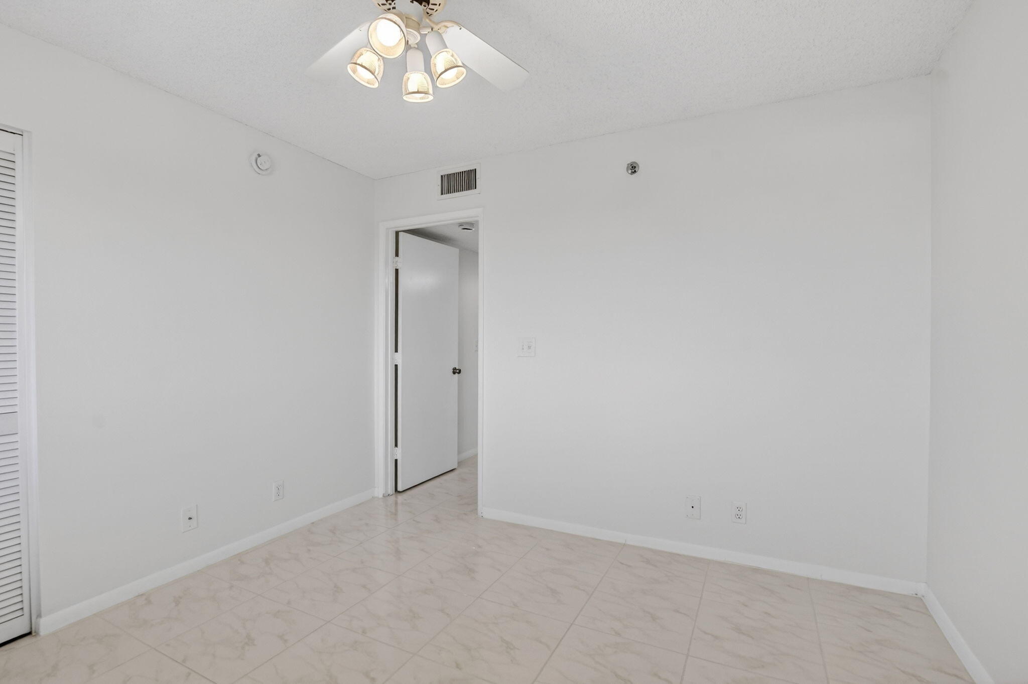HUNTINGTON TOWERS CONDO - Residential