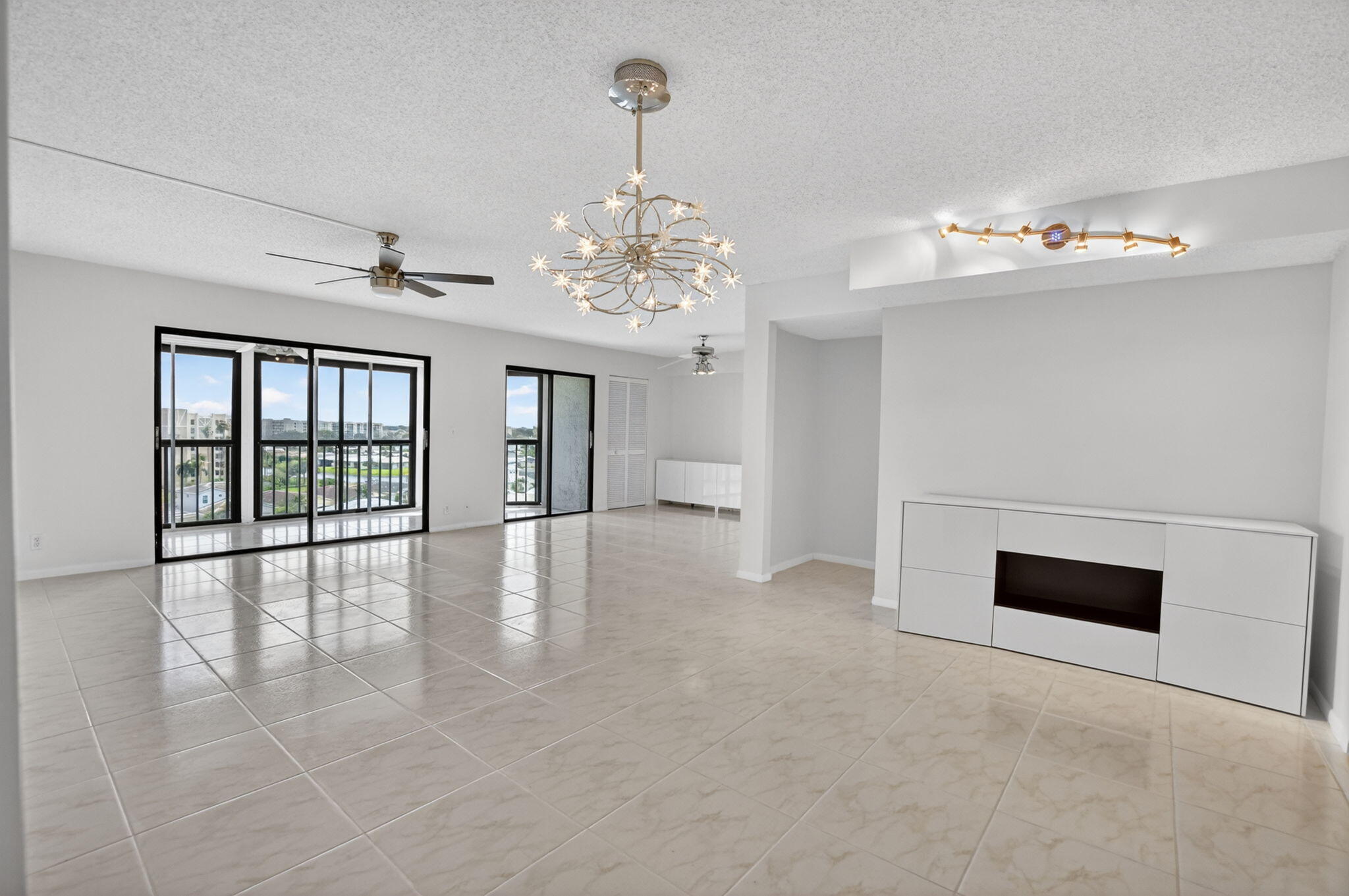 HUNTINGTON TOWERS CONDO - Residential