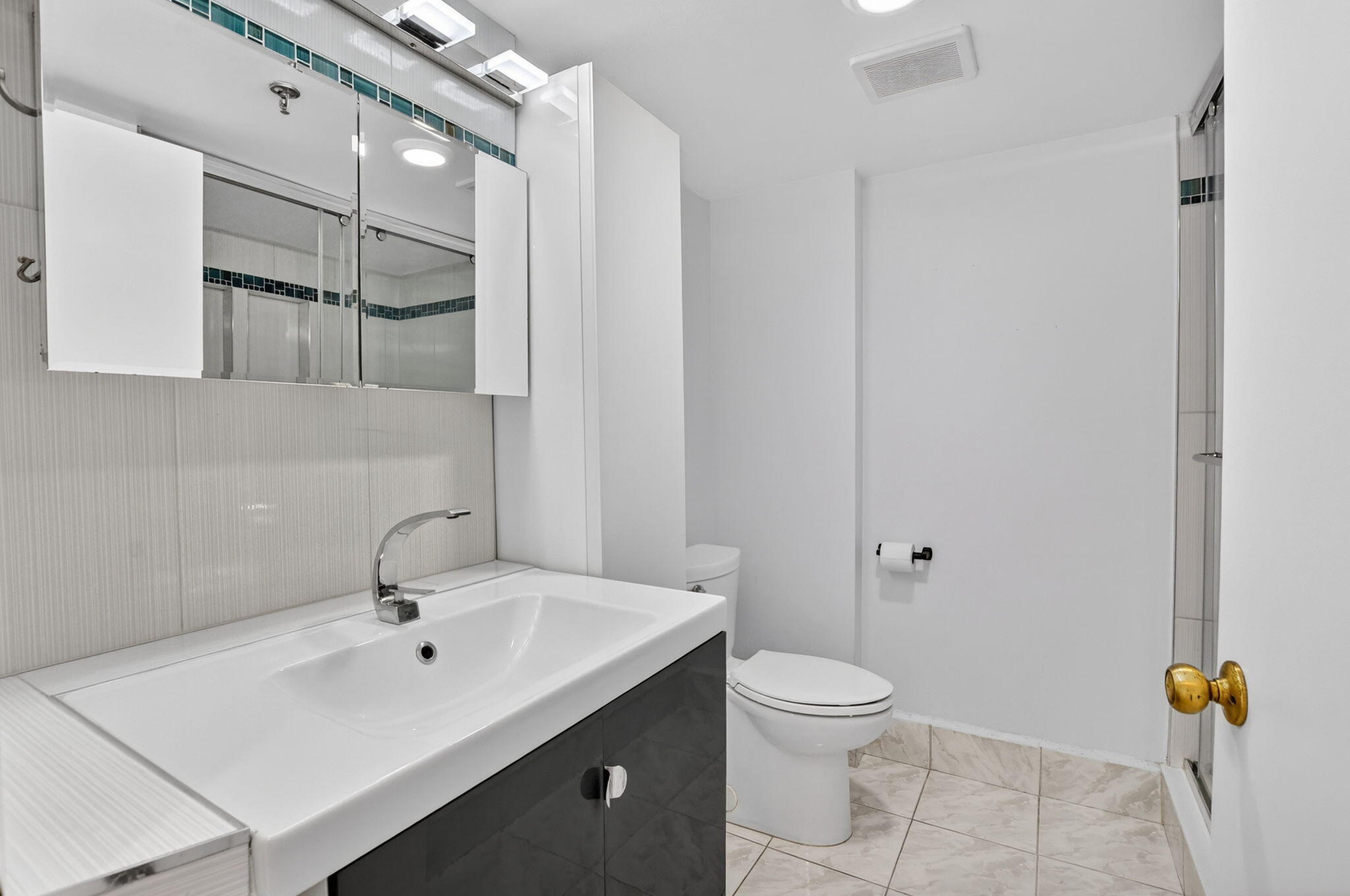 HUNTINGTON TOWERS CONDO - Residential