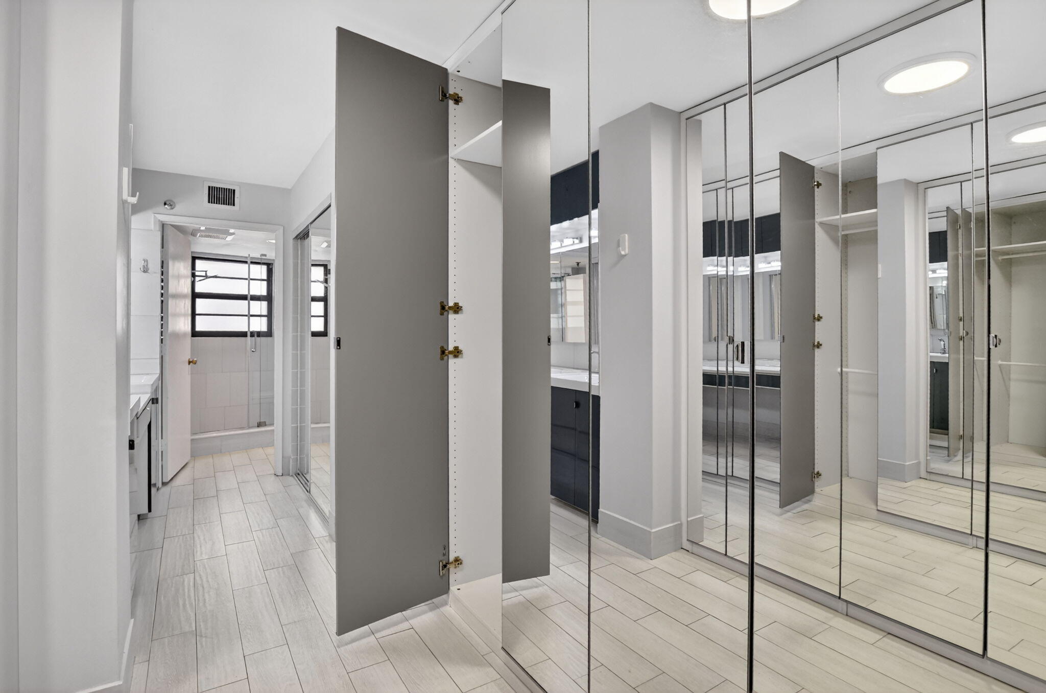 HUNTINGTON TOWERS CONDO - Residential