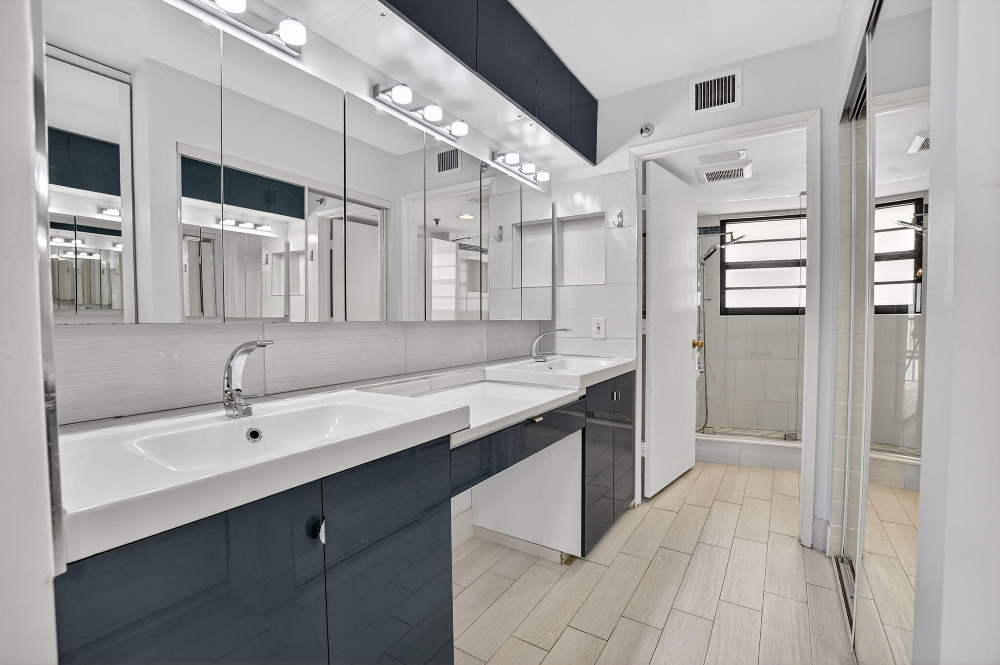 HUNTINGTON TOWERS CONDO - Residential