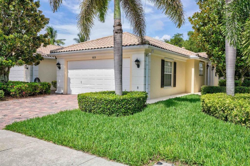 Photo of 923 Magdalena Road, Palm Beach Gardens, FL 33410 (MLS # R11137801)