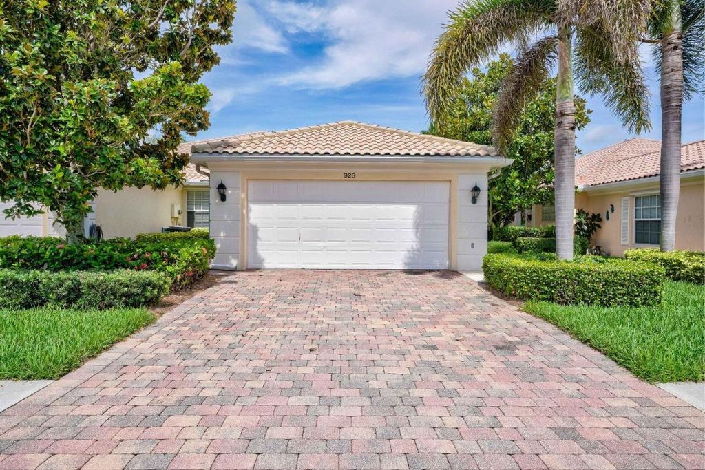 Photo of 923 Magdalena Road, Palm Beach Gardens, FL 33410 (MLS # R11137801)