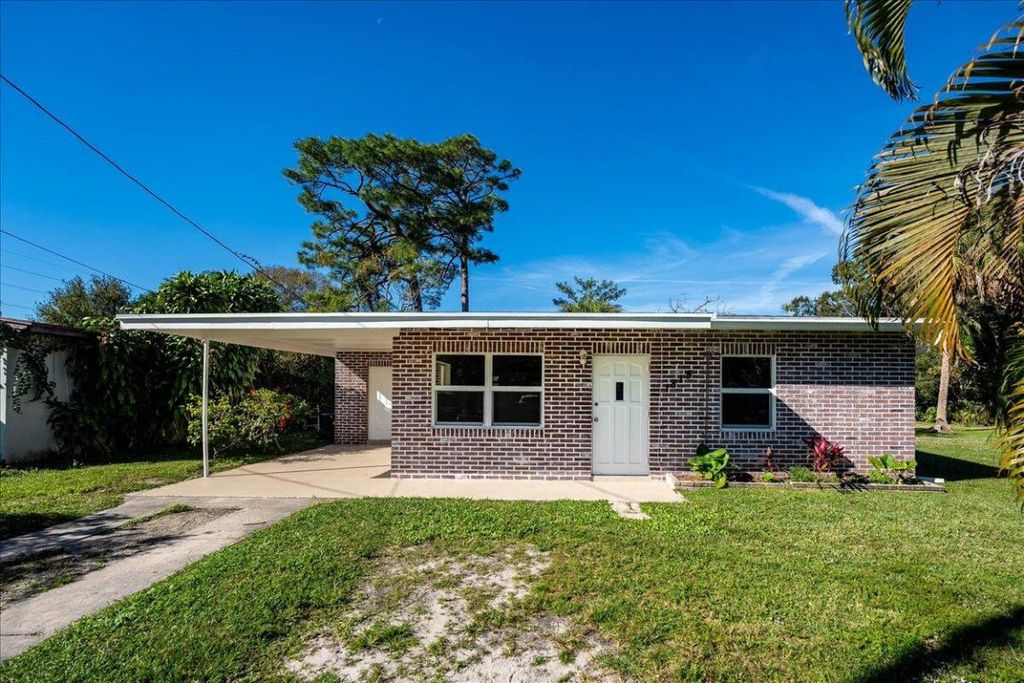 Photo of 1815 S 30th Street, Fort Pierce, FL 34947 (MLS # R10941461)
