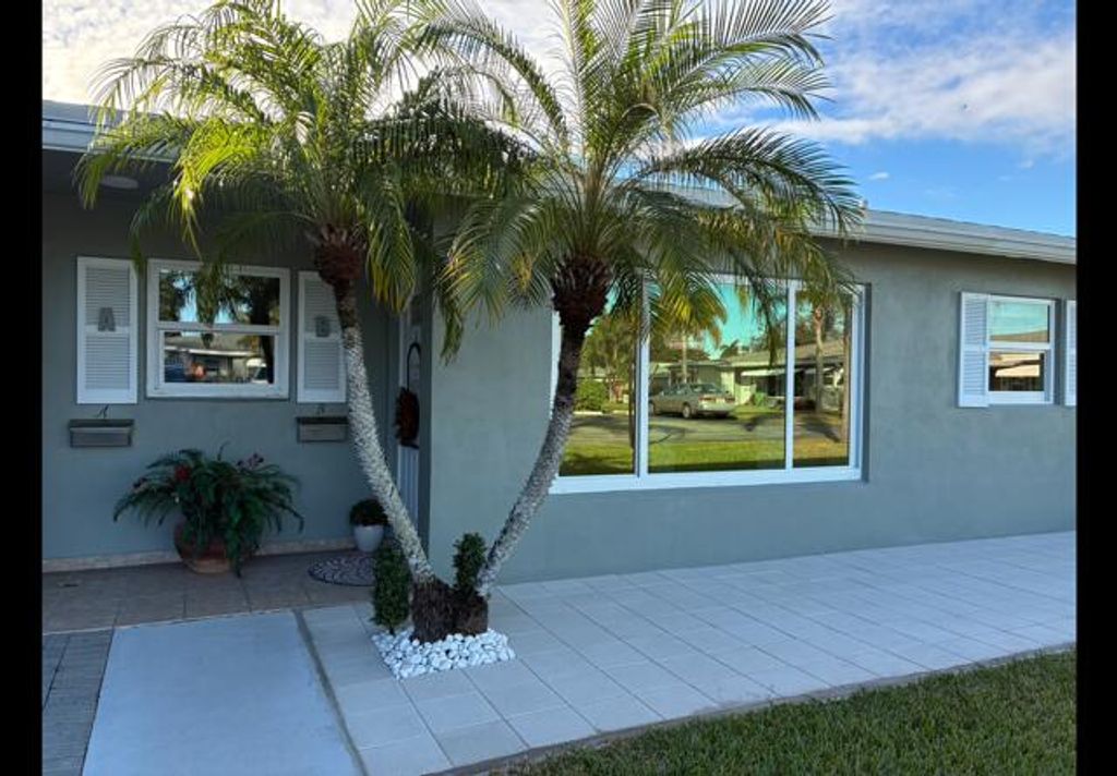 Photo of 917 S Drive Terrace #B, Delray Beach, FL 33445 (MLS # R11154149)