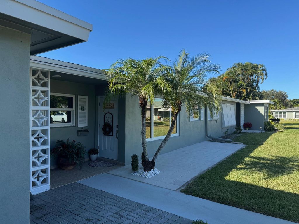 Photo of 917 S Drive Terrace #B, Delray Beach, FL 33445 (MLS # R11154149)