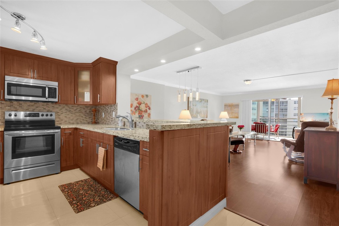 Meadowbrook Lakes Views - Residential