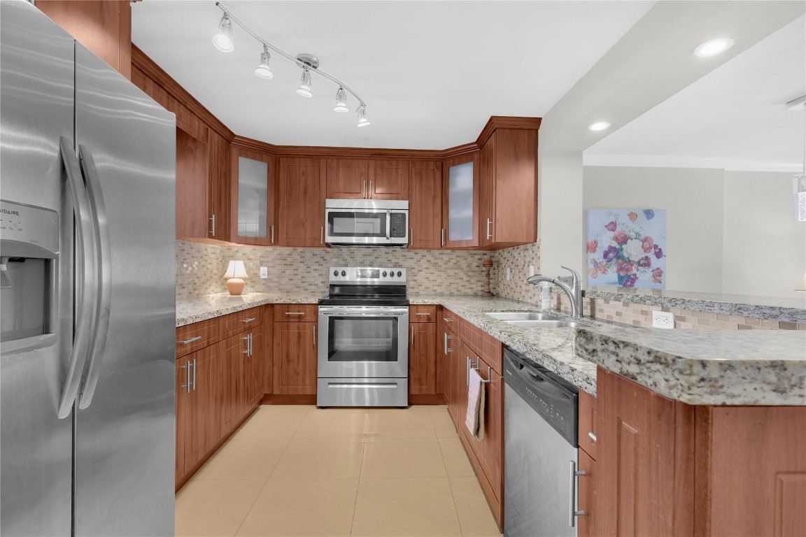 Meadowbrook Lakes Views - Residential