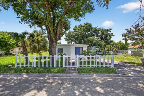 1181 W 32nd Street Riviera Beach FL 33404