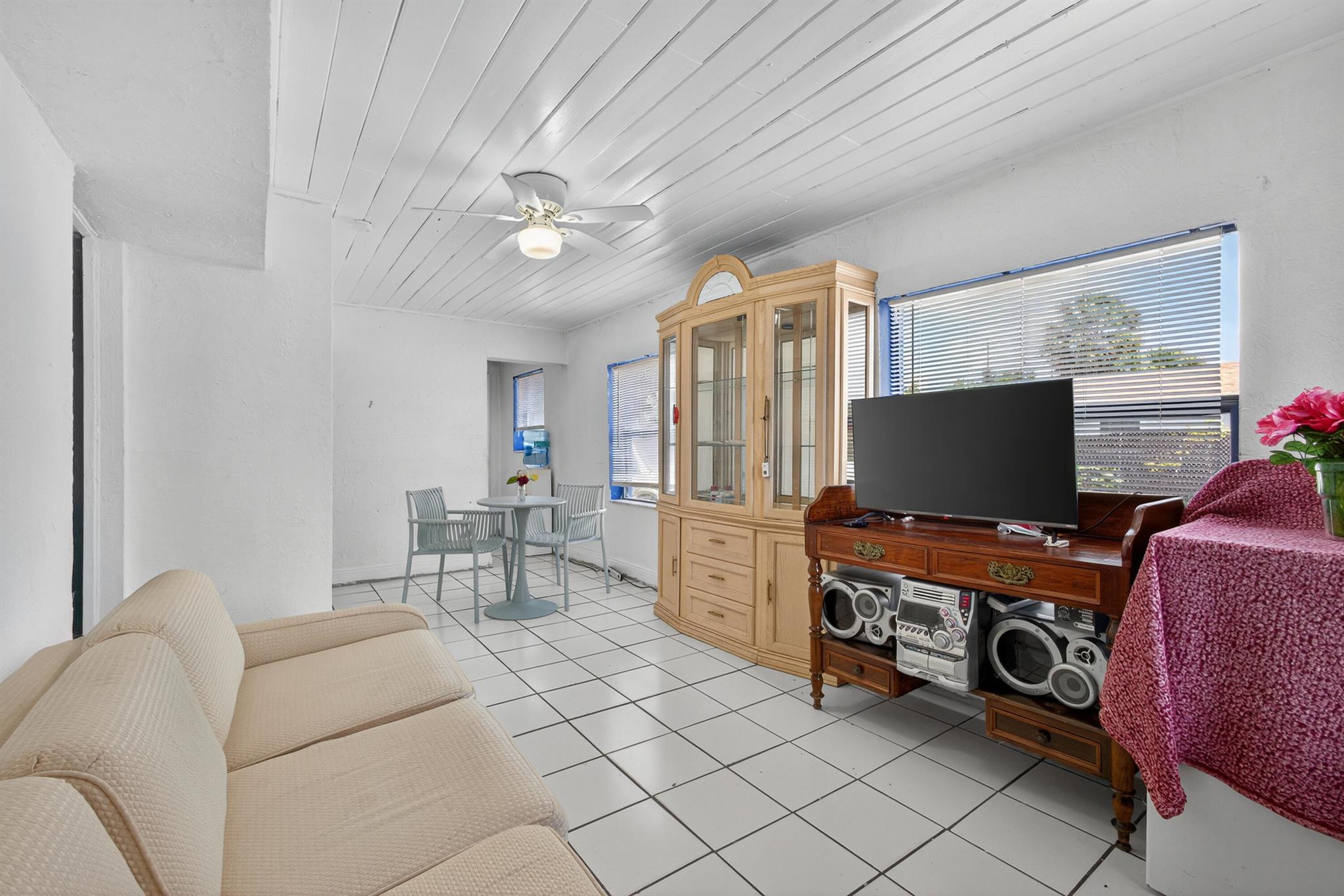 1181 W 32nd Street