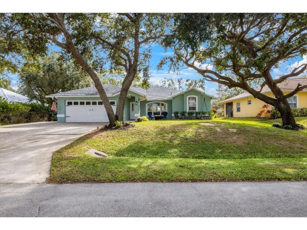 Photo of 841 Williamson Avenue, Sebastian, FL 32958 (MLS # R11151398)