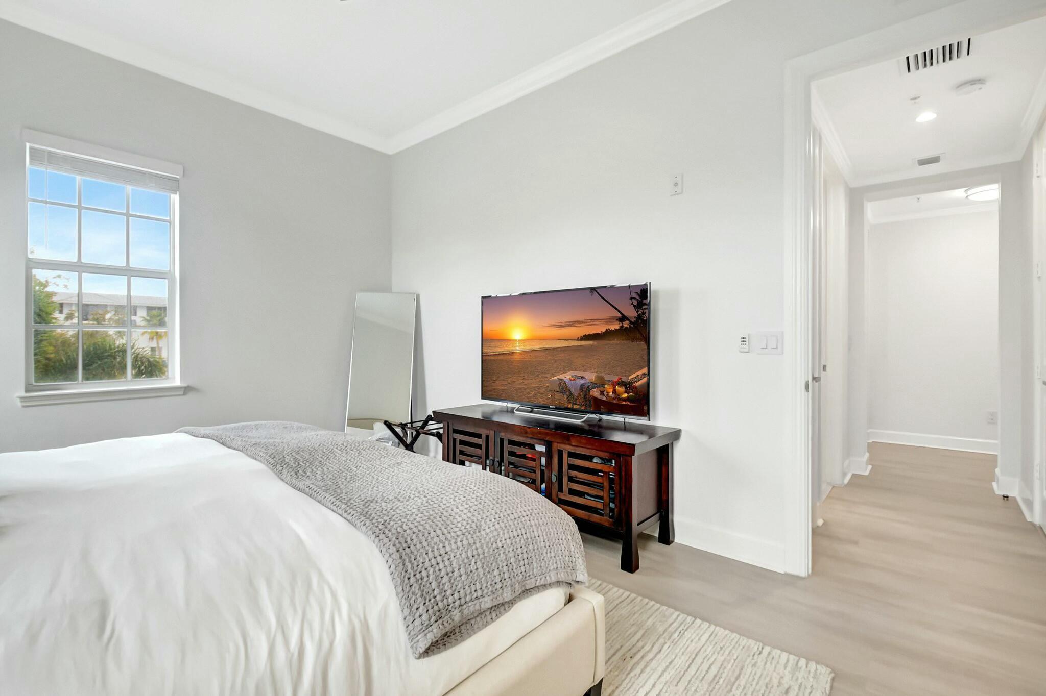 CITY WALK AT PINEAPPLE GR - Residential Lease