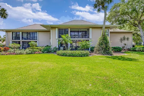 11 SE Concourse Drive Unit B, Jupiter, FL MLS: R11079754