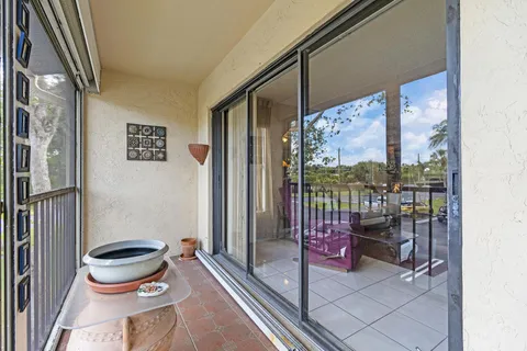 815 Sky Pine Way Unit A2, Greenacres, FL MLS: R11076508