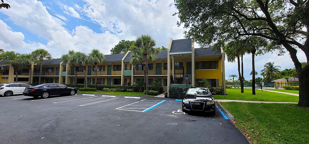 Photo of 1617 Meadows Circle W, Boynton Beach, FL 33436 (MLS # B26036585)