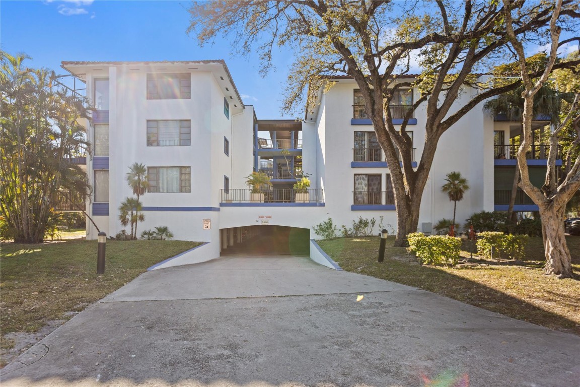 Falls of Inverrary - Residential