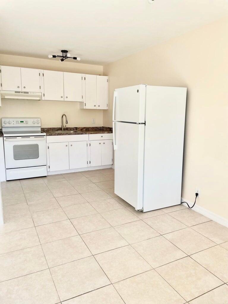 LAKE WORTH TOWN OF - Residential Lease