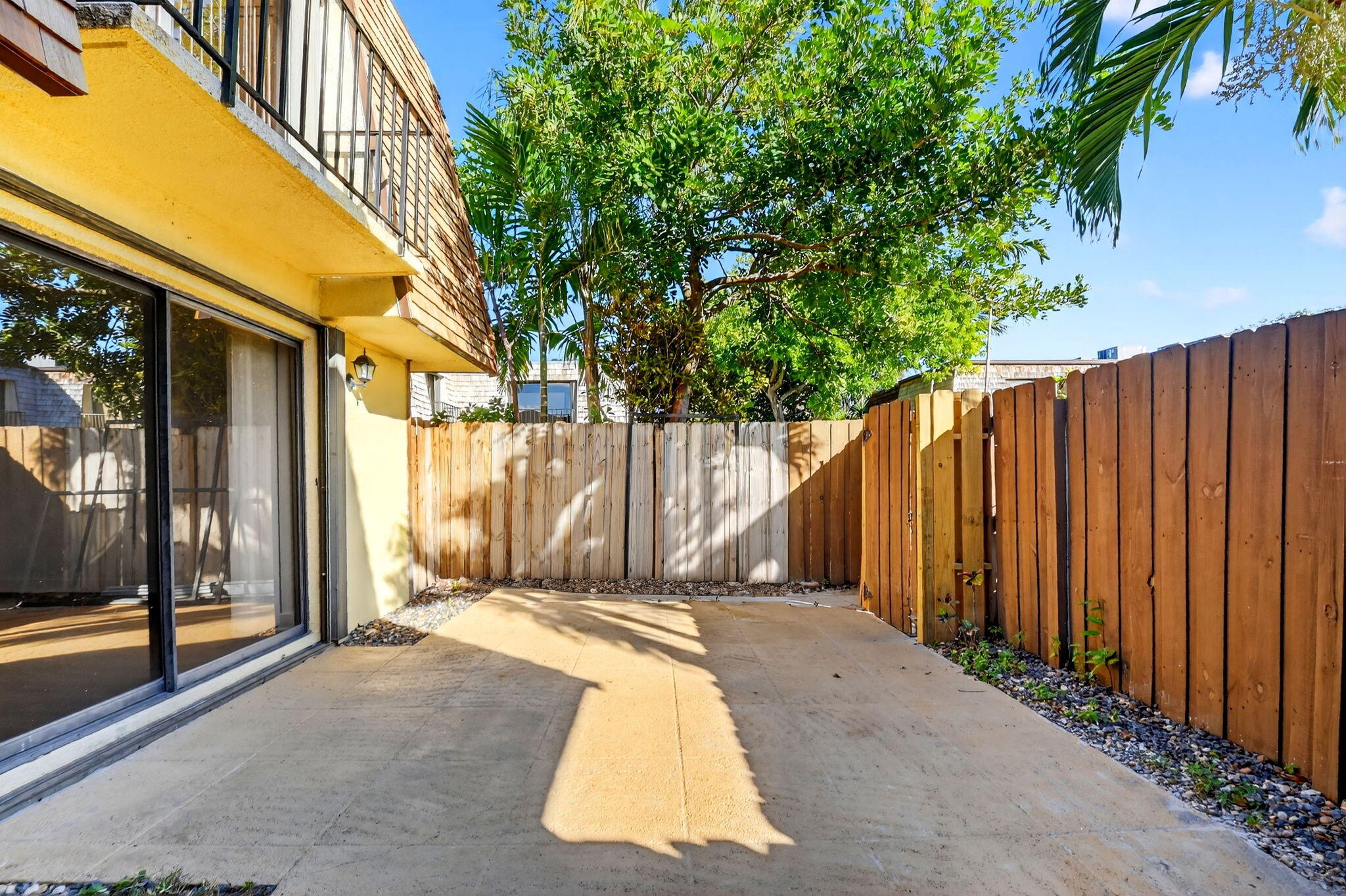 LAKEWOOD OF PALM SPRINGS - Residential Lease