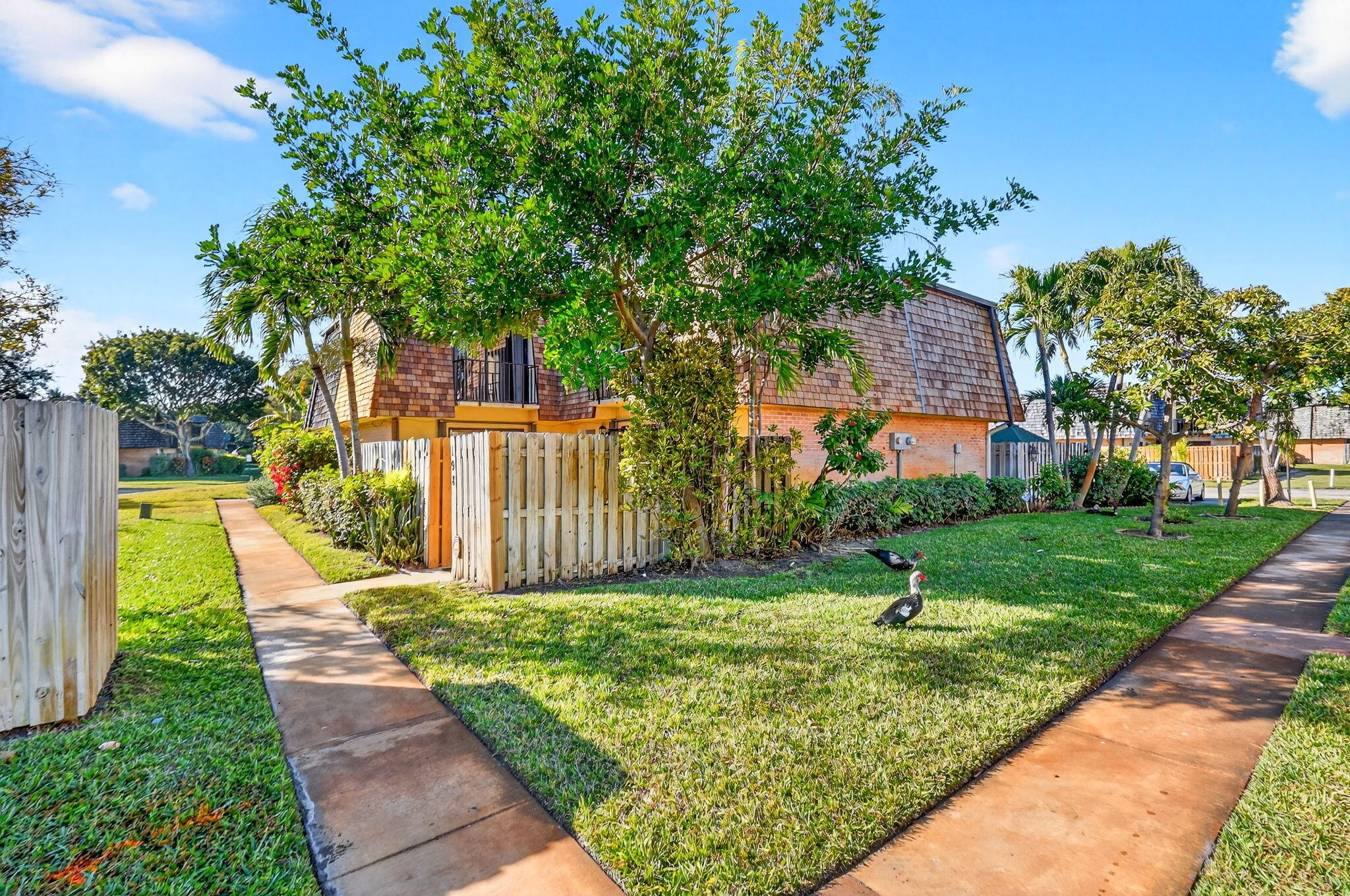 LAKEWOOD OF PALM SPRINGS - Residential Lease