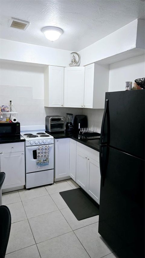 2213 Lincoln St 2 Hollywood FL 33020