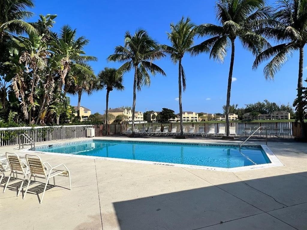 VILLAS AT LAKEVIEW - Residential