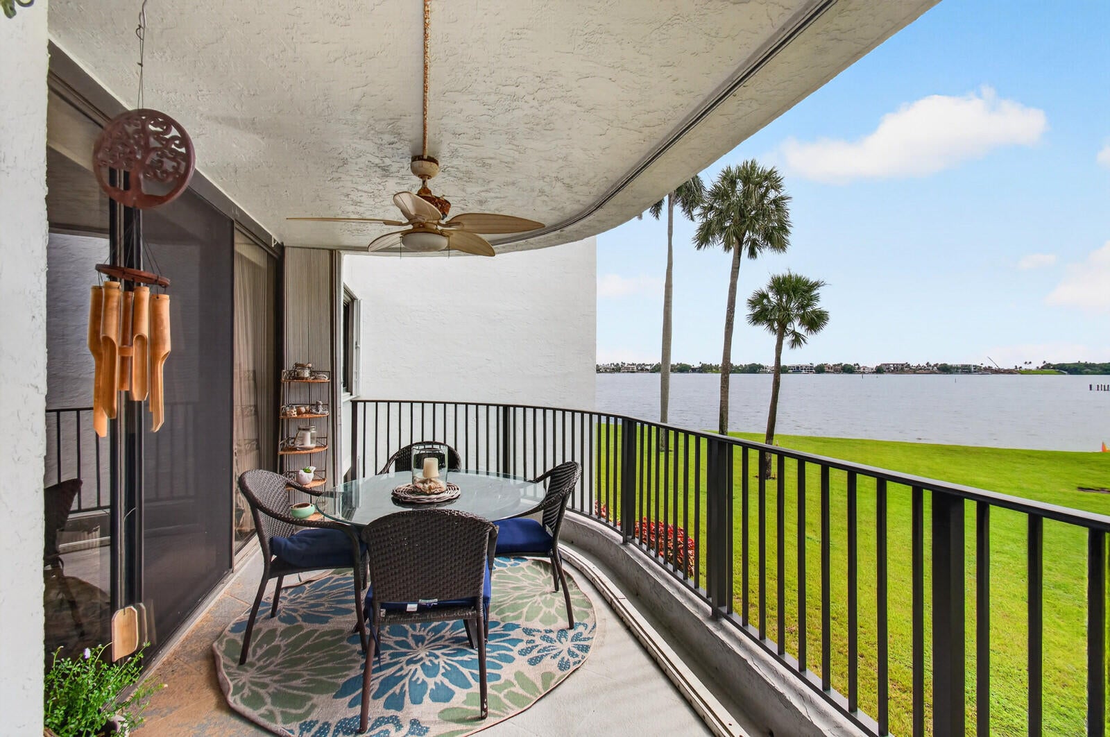 8200 LAKESHORE Drive 2010