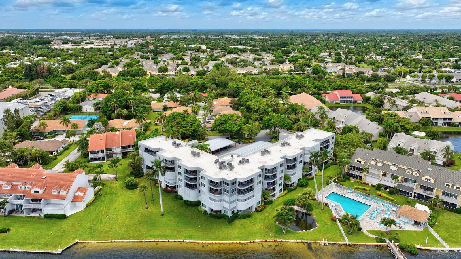 8200 LAKESHORE Drive 2010