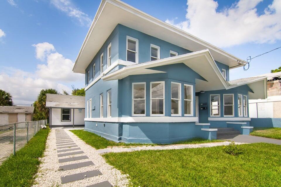 CLOWS - Residential Lease