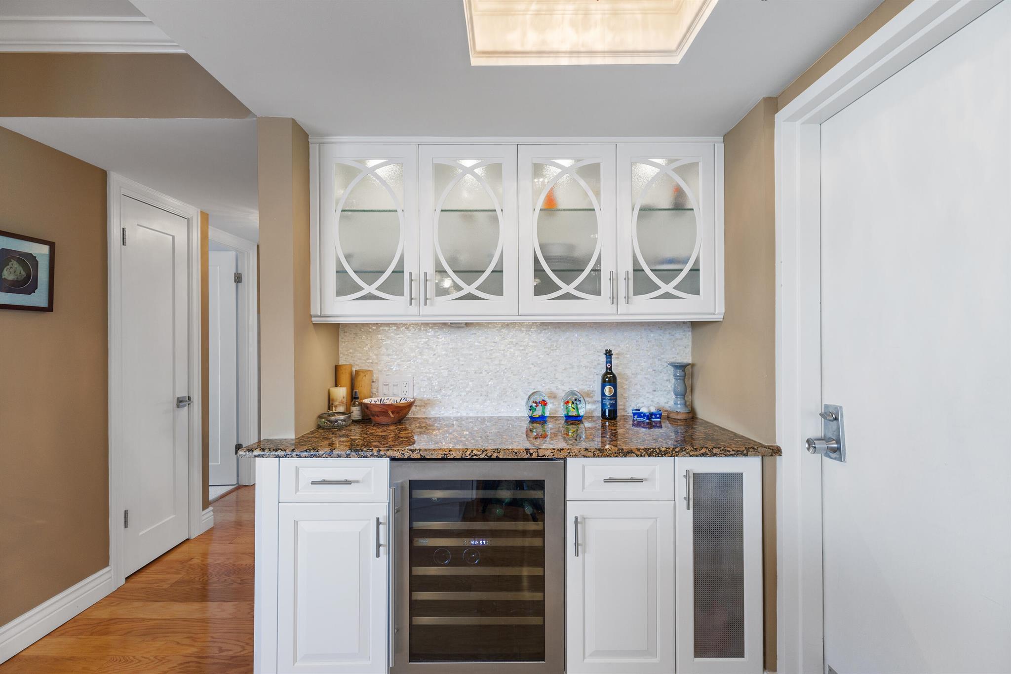 ABERDEEN ARMS CONDO - Residential