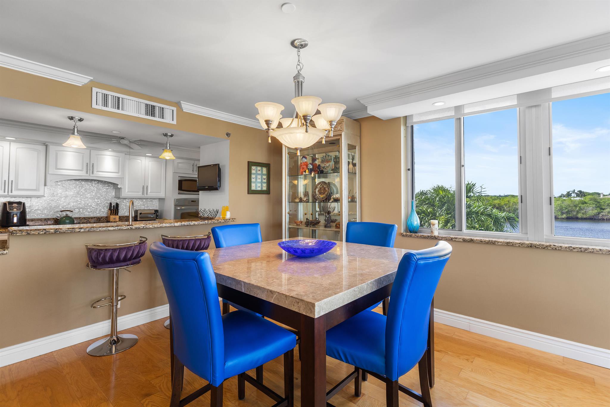 ABERDEEN ARMS CONDO - Residential