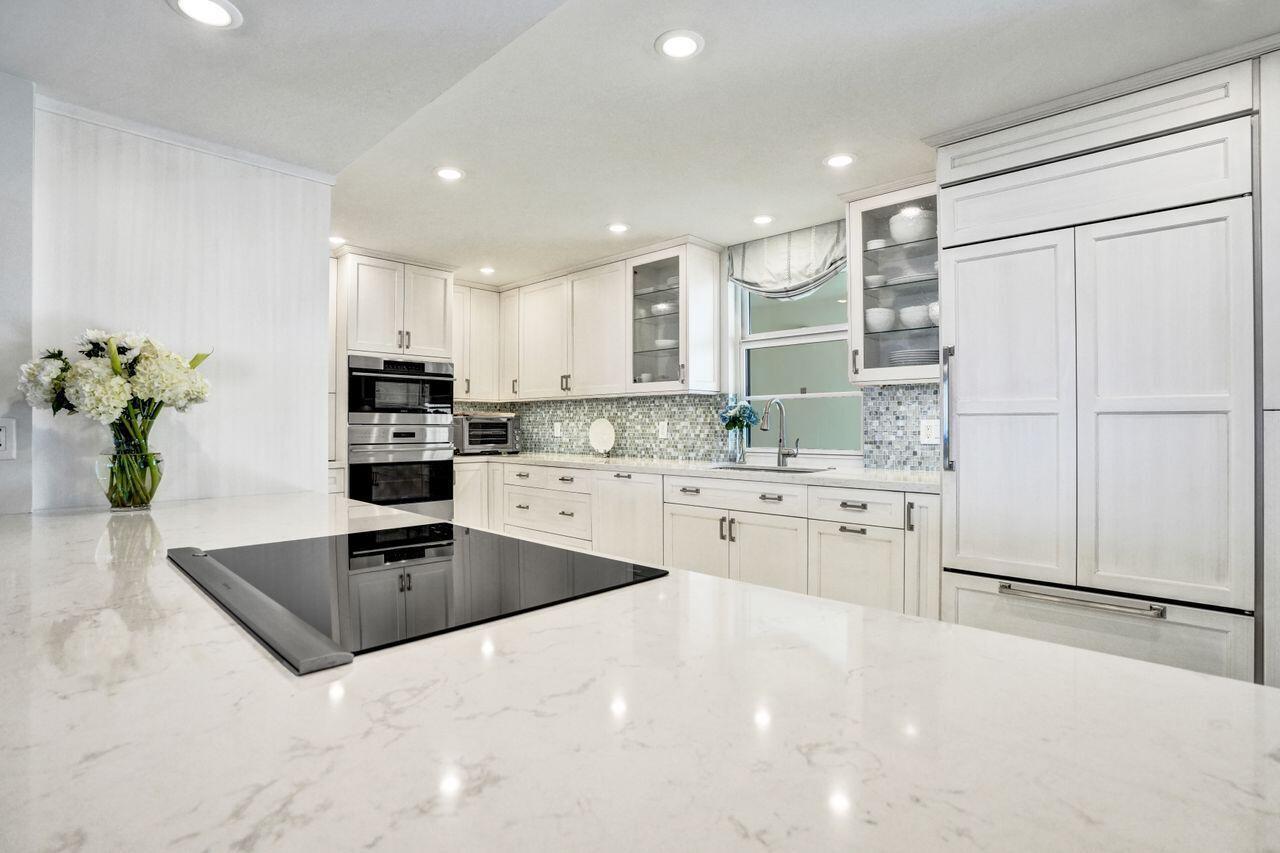 TEQUESTA TOWERS CONDO - Residential