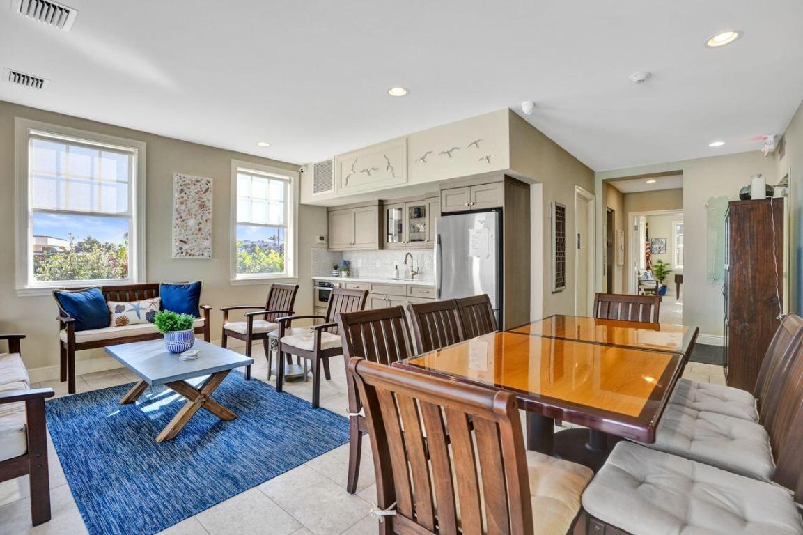 TEQUESTA TOWERS CONDO - Residential