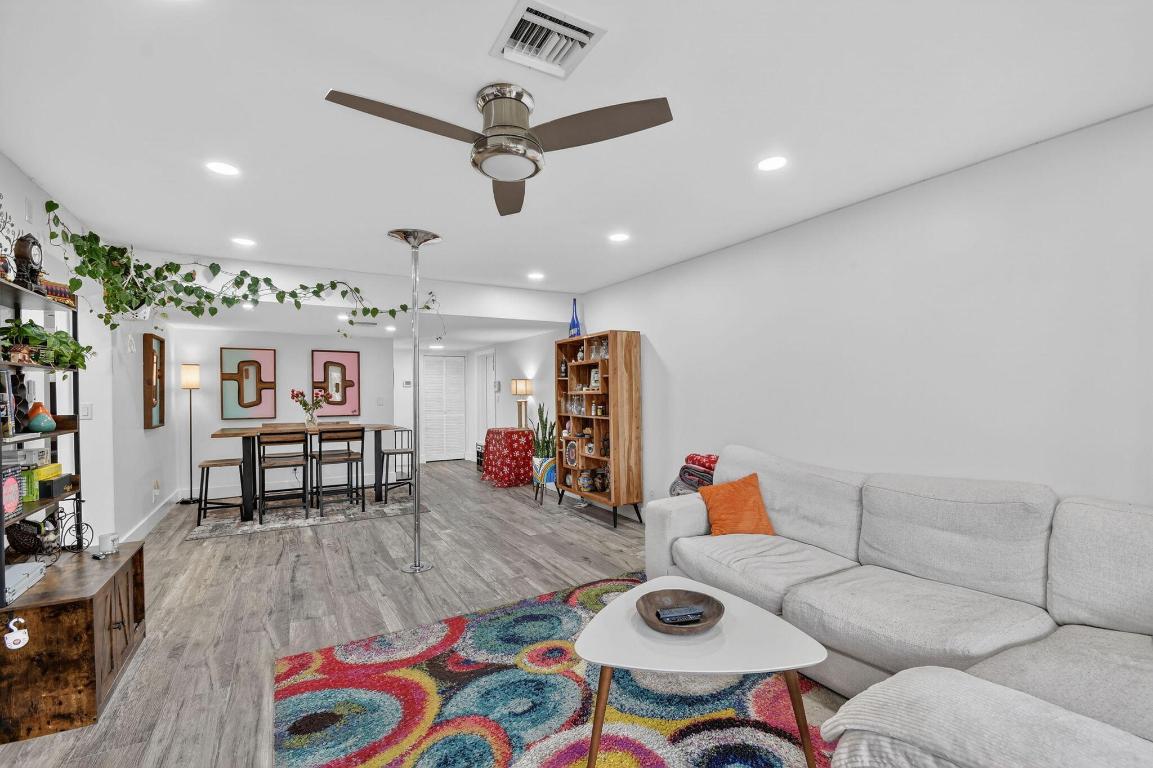 1801 Presidential Way D204