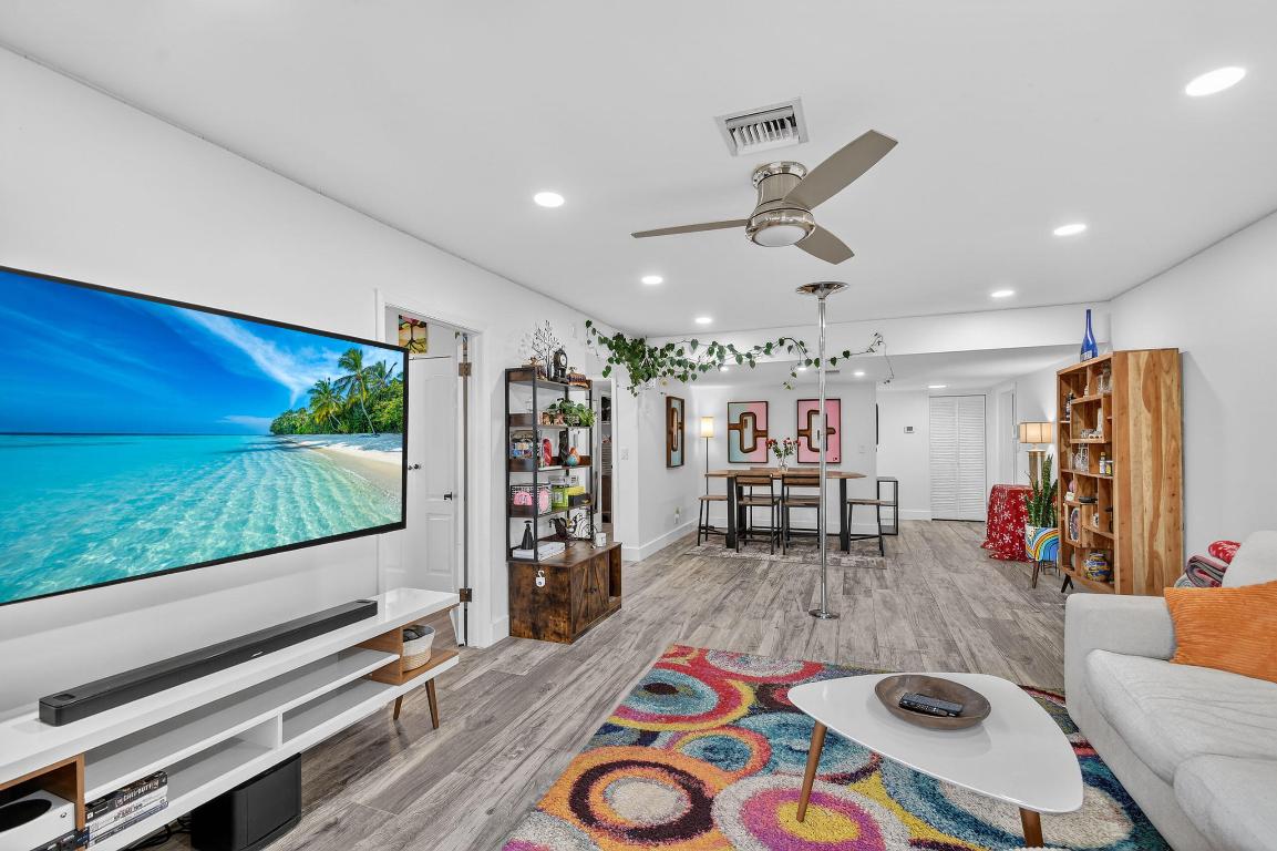 1801 Presidential Way D204