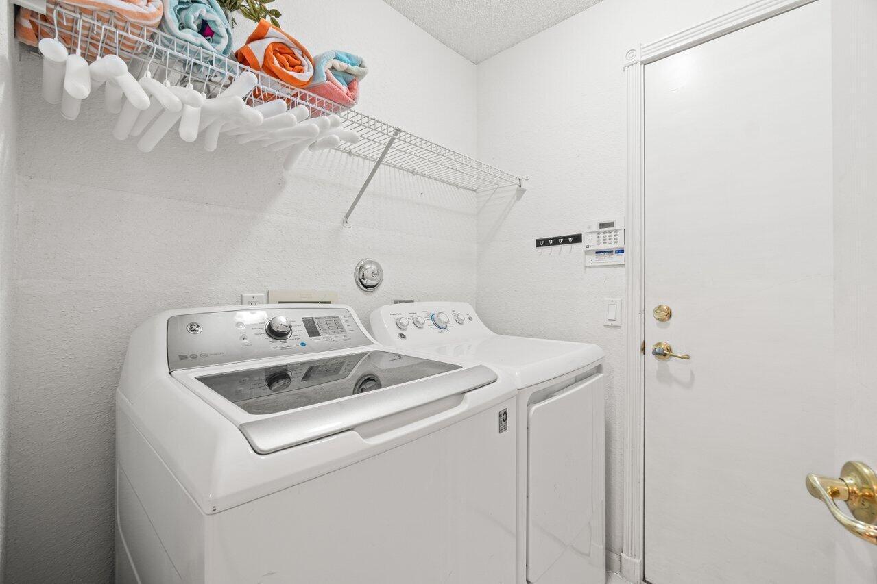 VALENCIA LAKES - Residential Lease