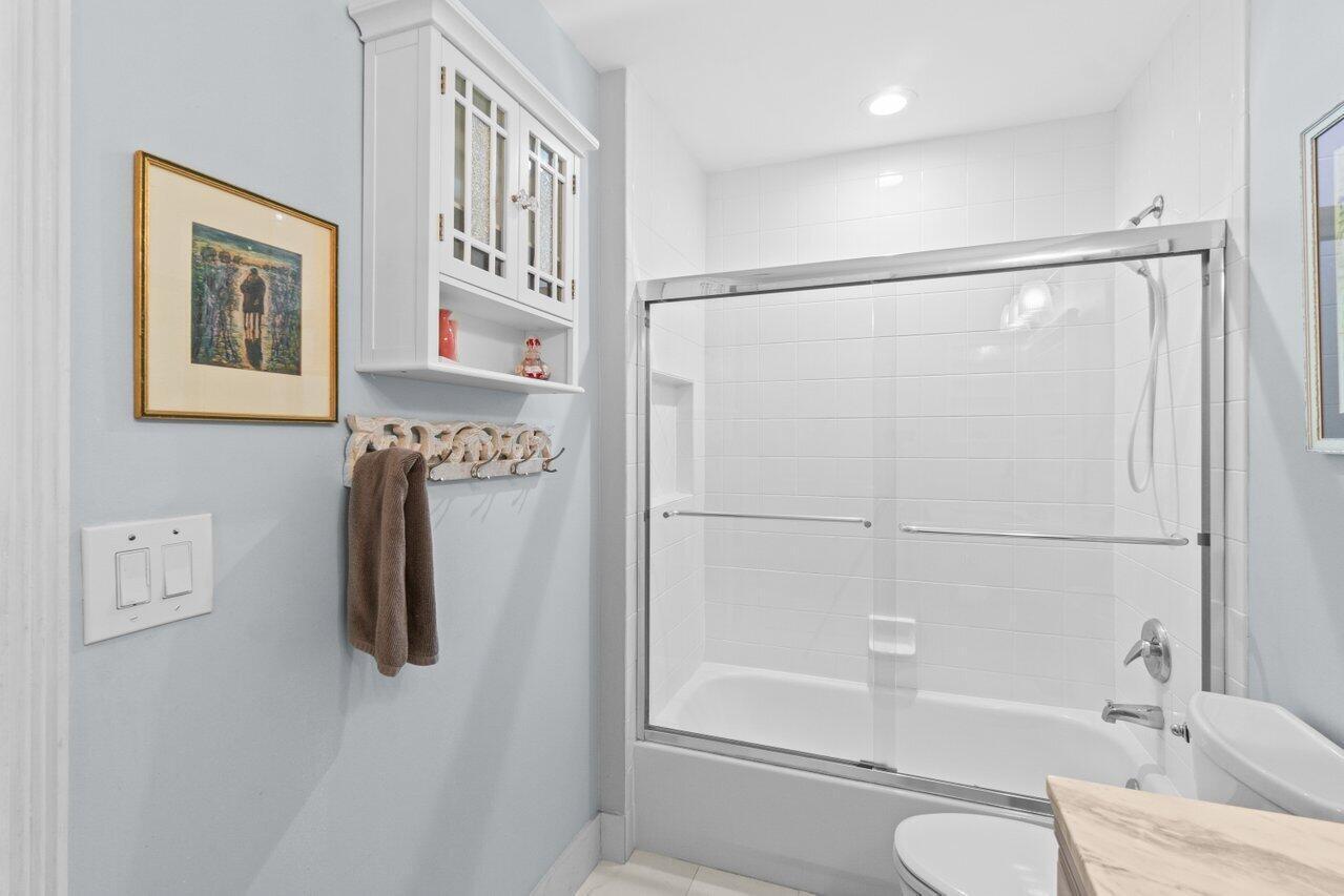 VALENCIA LAKES - Residential Lease