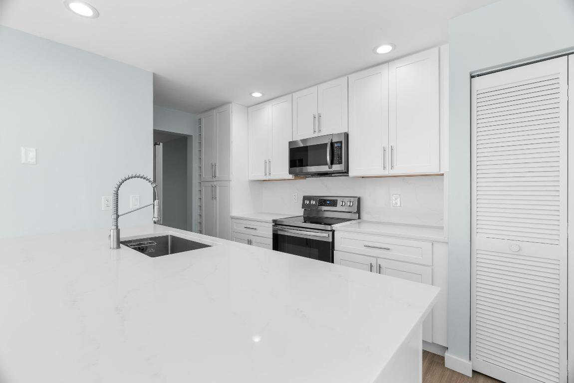 VILLAS OF OCEAN DUNES - Residential