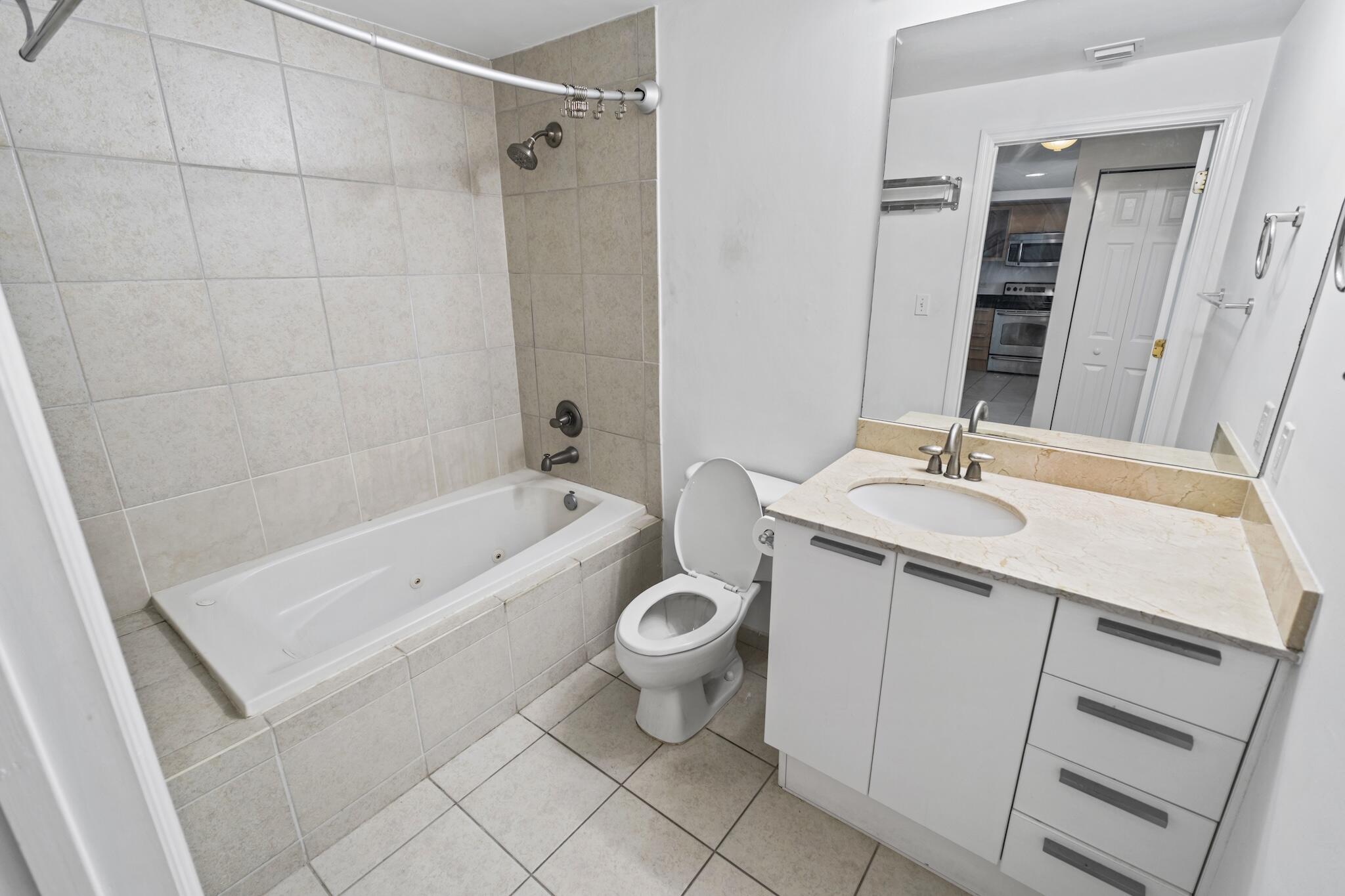 HOLLYWOOD STATION RES CONDO - Residential