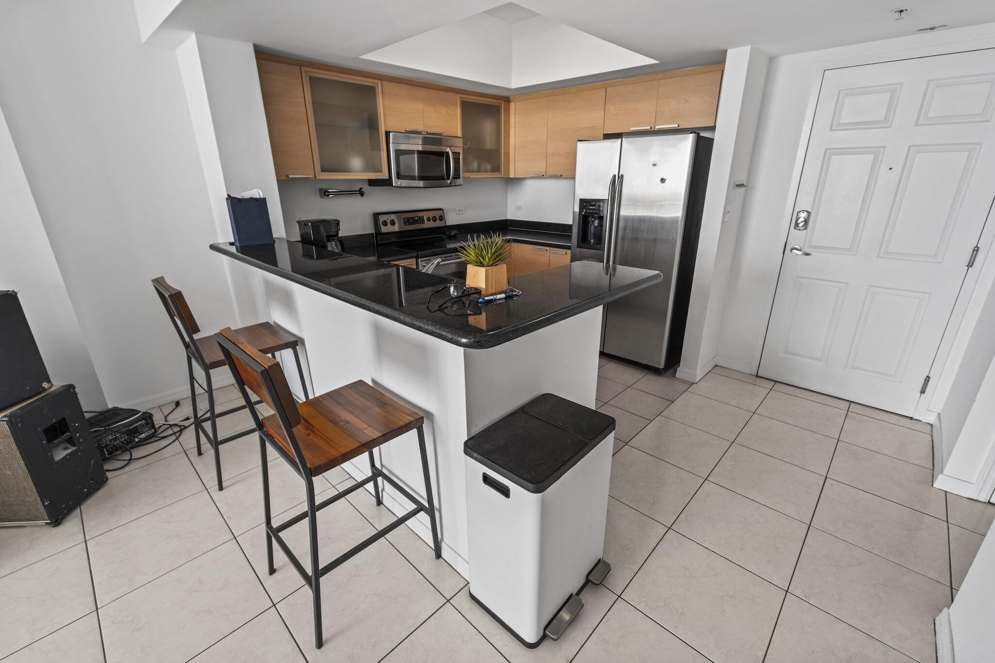 HOLLYWOOD STATION RES CONDO - Residential