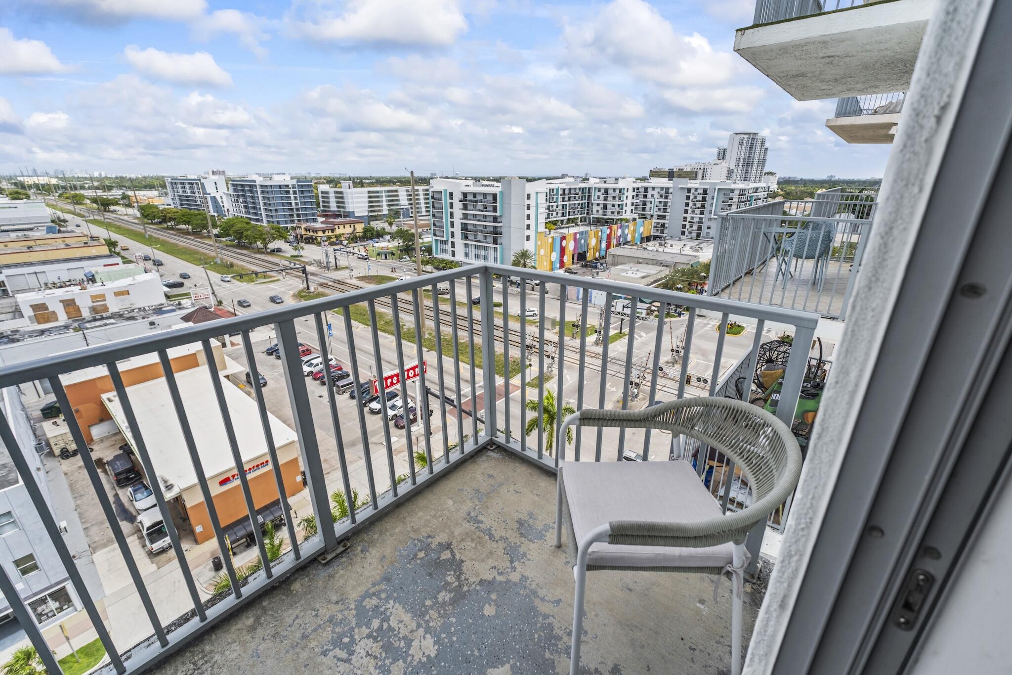 HOLLYWOOD STATION RES CONDO - Residential