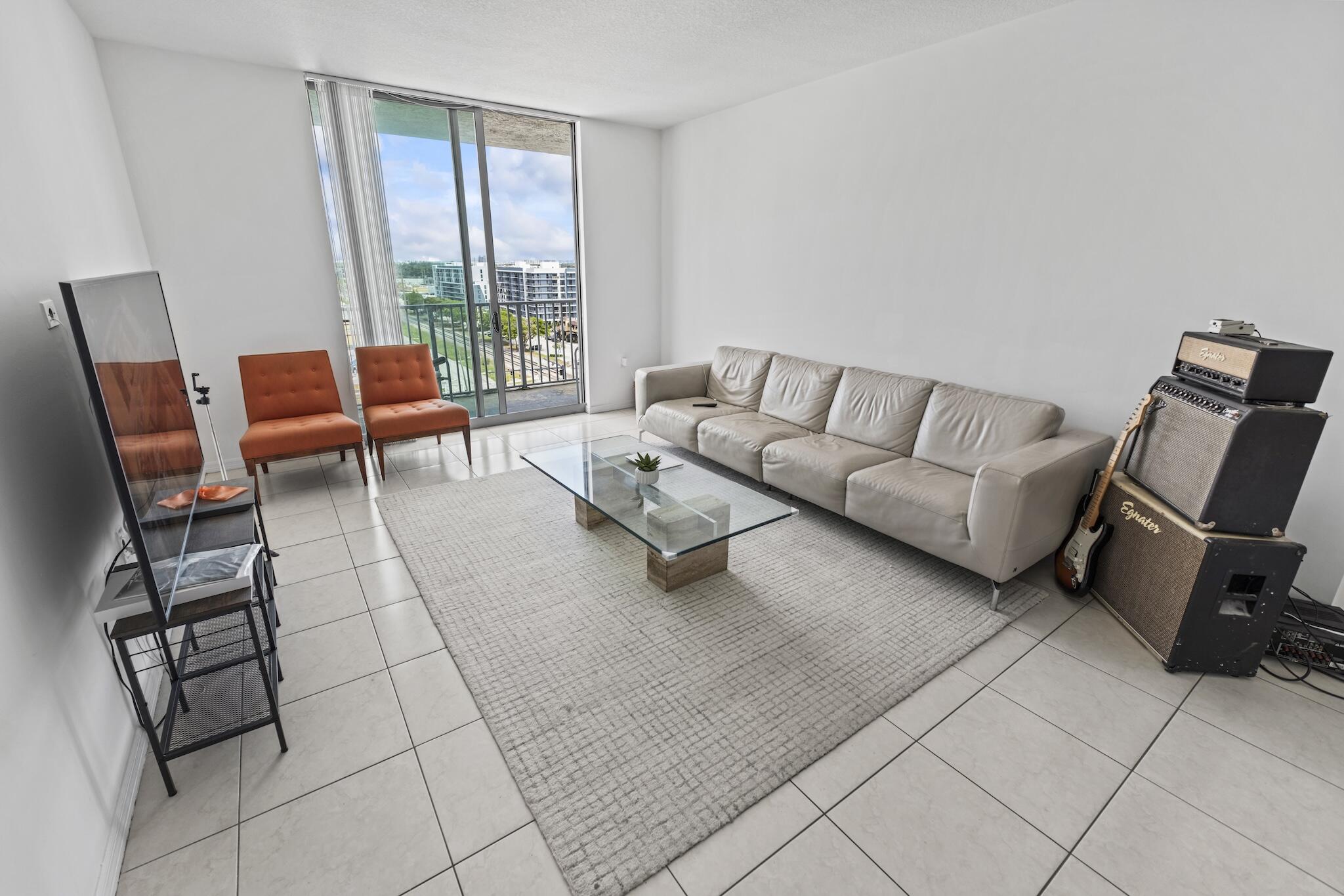 HOLLYWOOD STATION RES CONDO - Residential