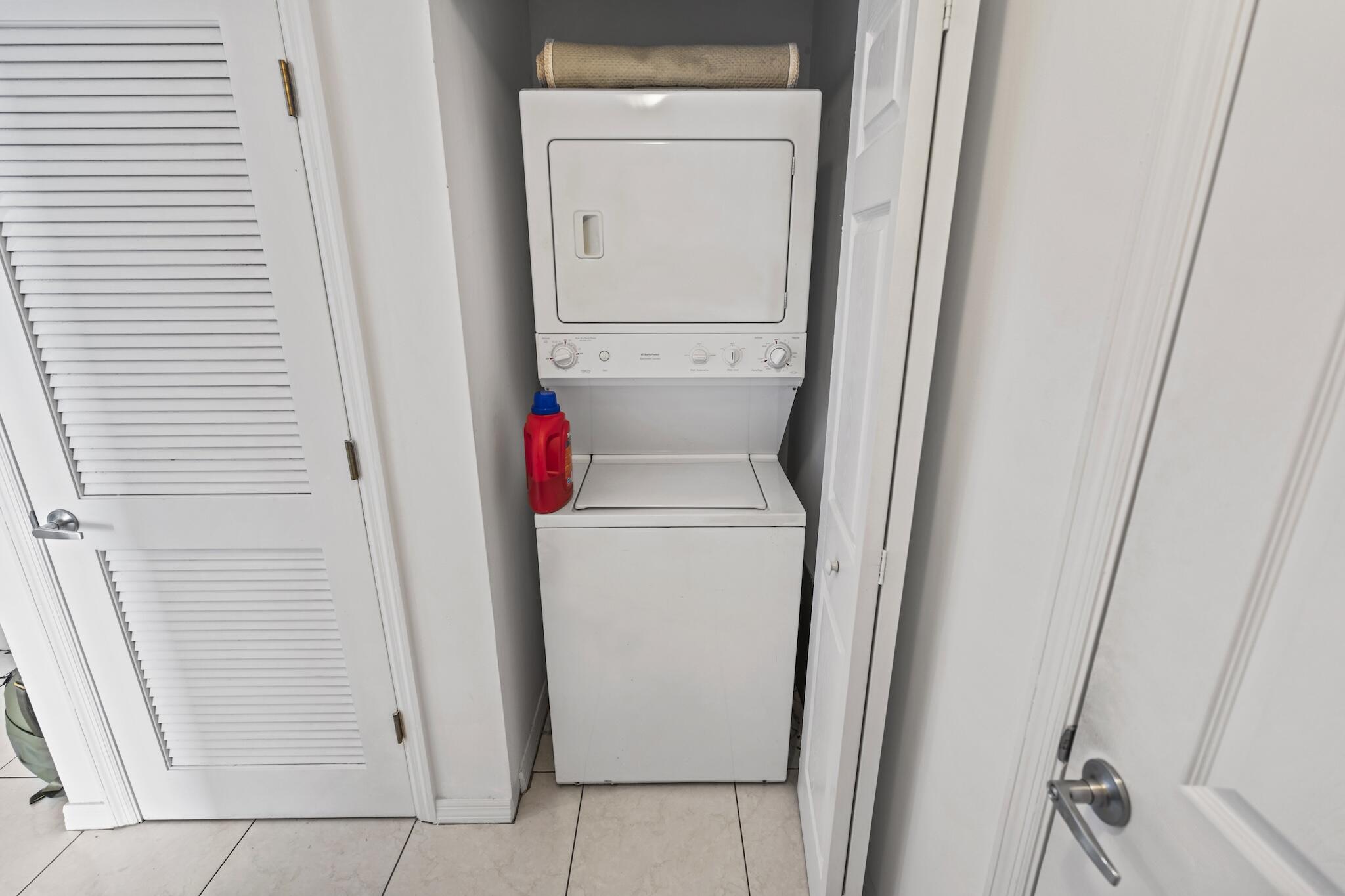 HOLLYWOOD STATION RES CONDO - Residential