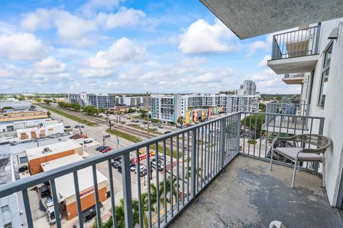 Tiny photo for 140 S Dixie Highway #905, Hollywood, FL 33020 (MLS # B26013028)