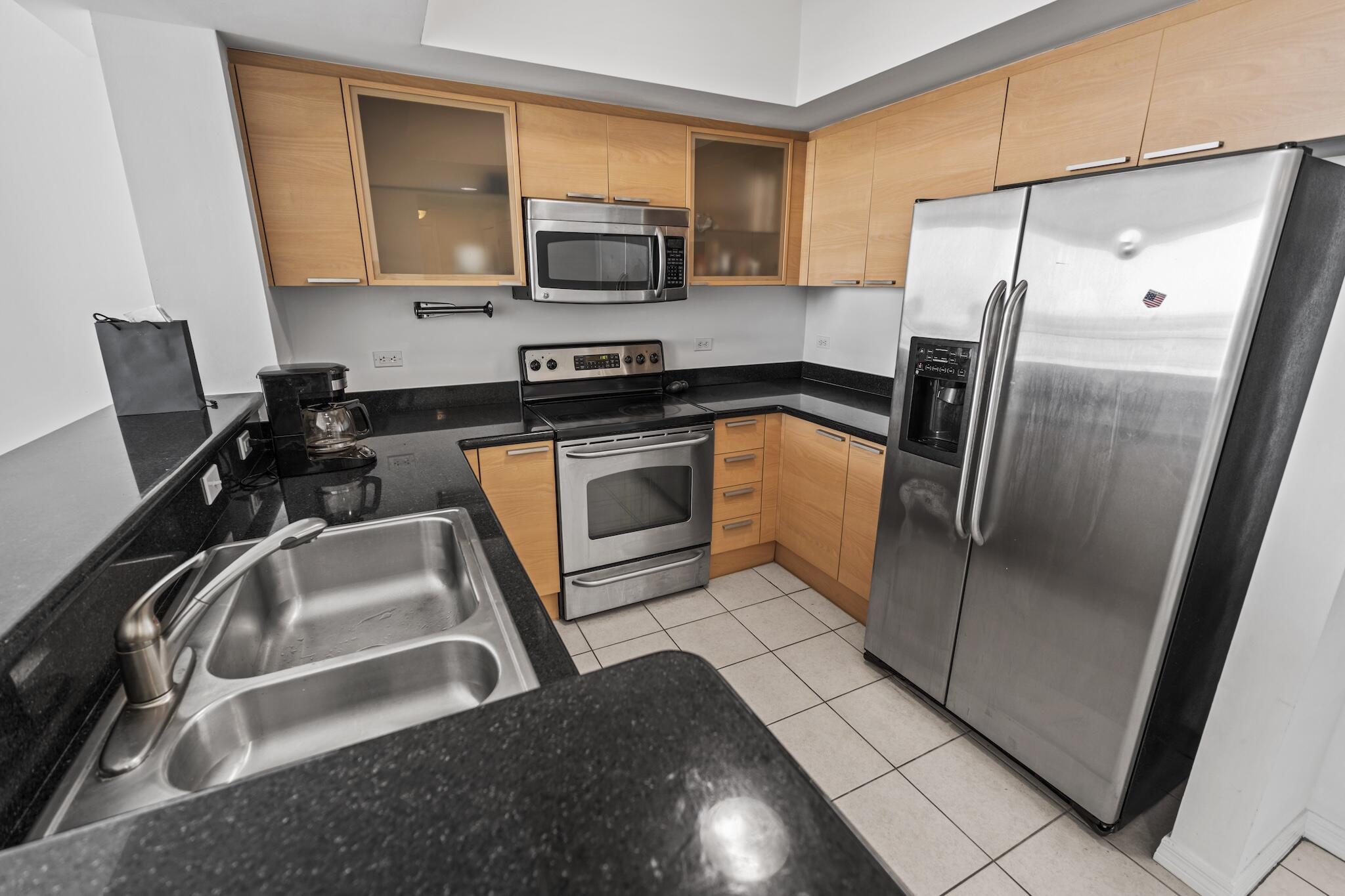 HOLLYWOOD STATION RES CONDO - Residential