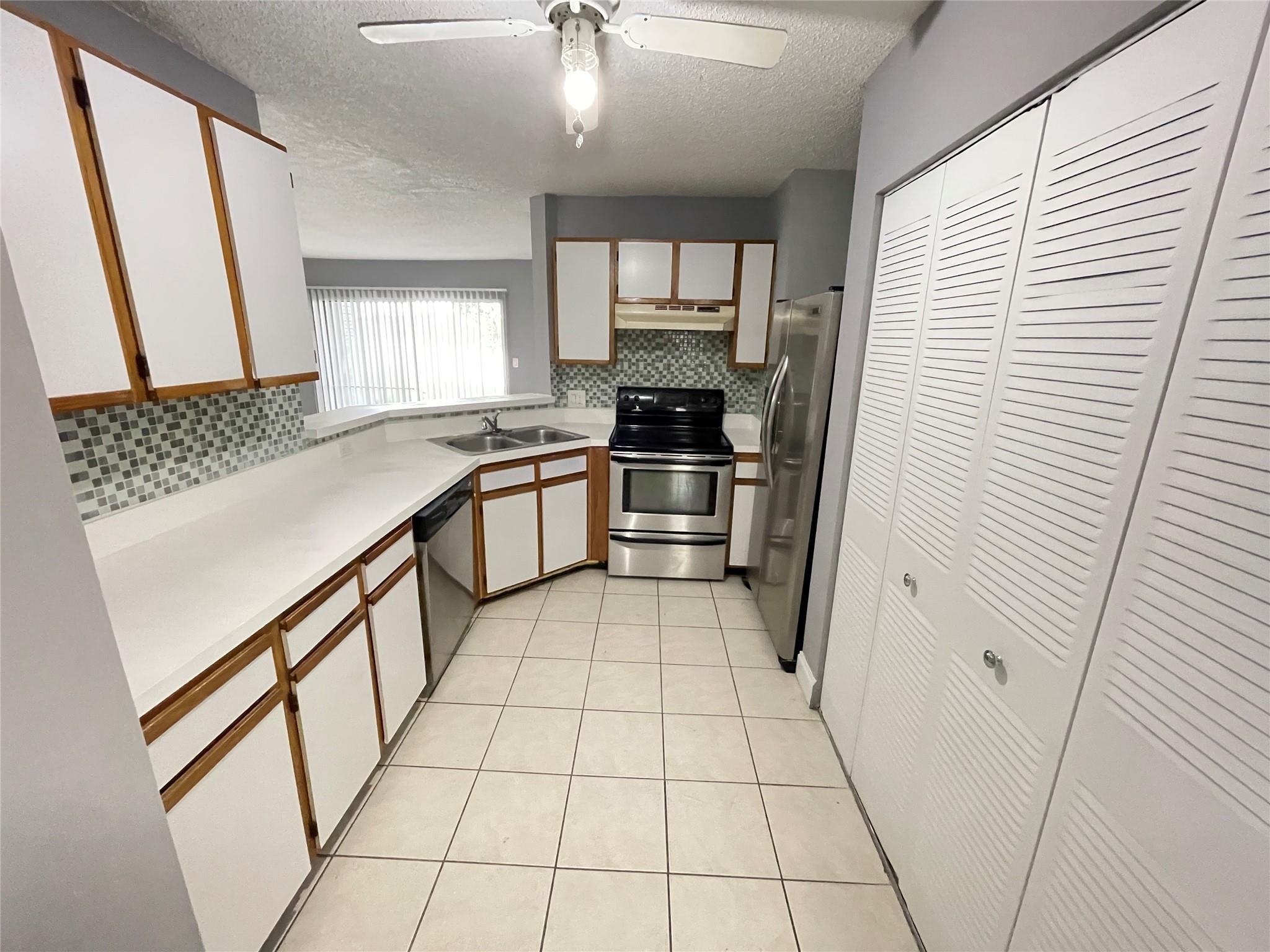 SUMMER LAKE CONDO UNIT 10 - Residential