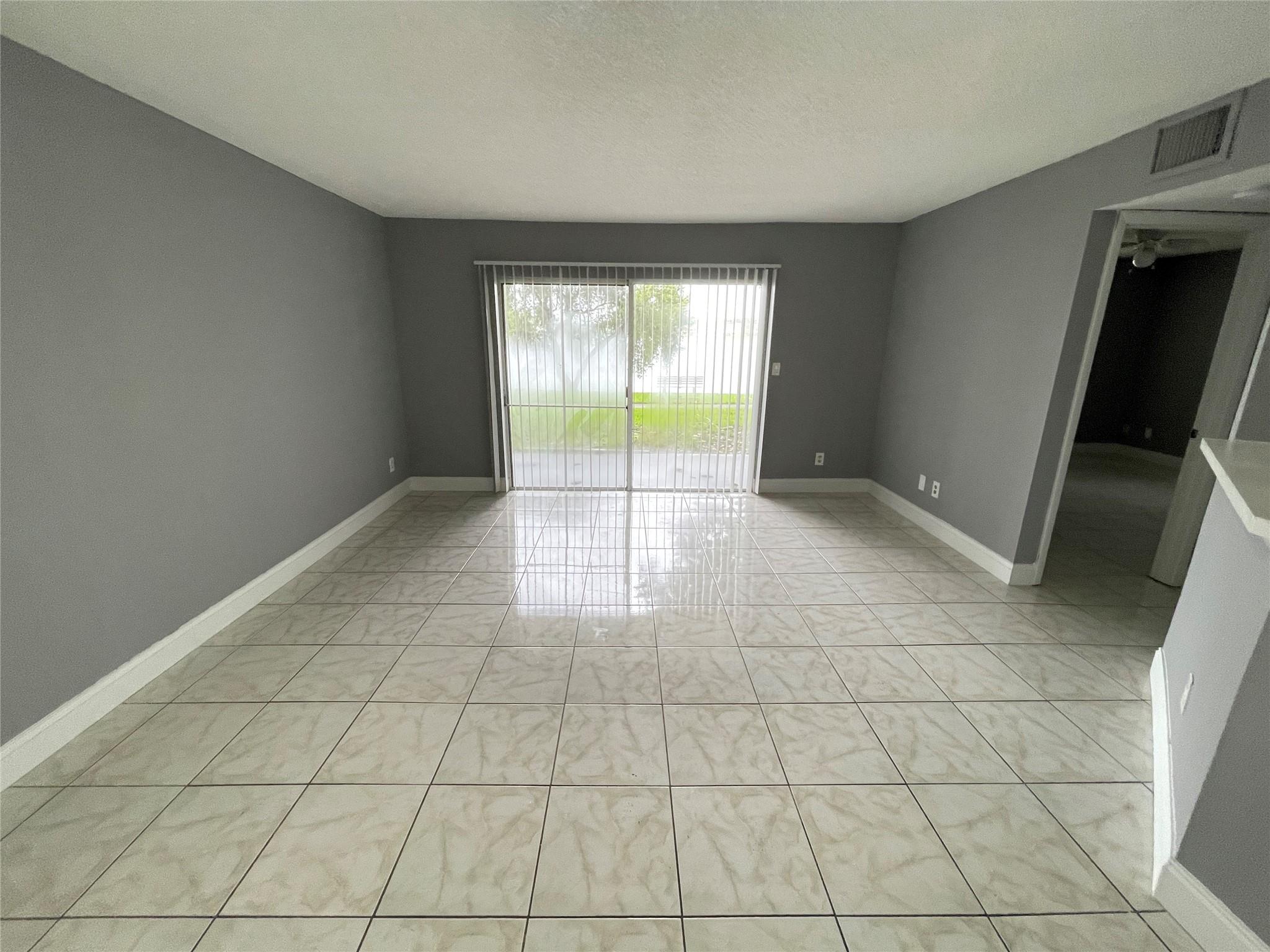 SUMMER LAKE CONDO UNIT 10 - Residential