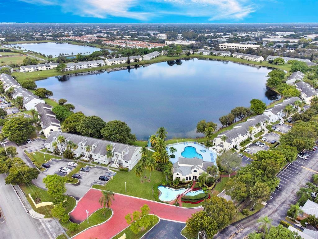 SUMMER LAKE CONDO UNIT 10 - Residential
