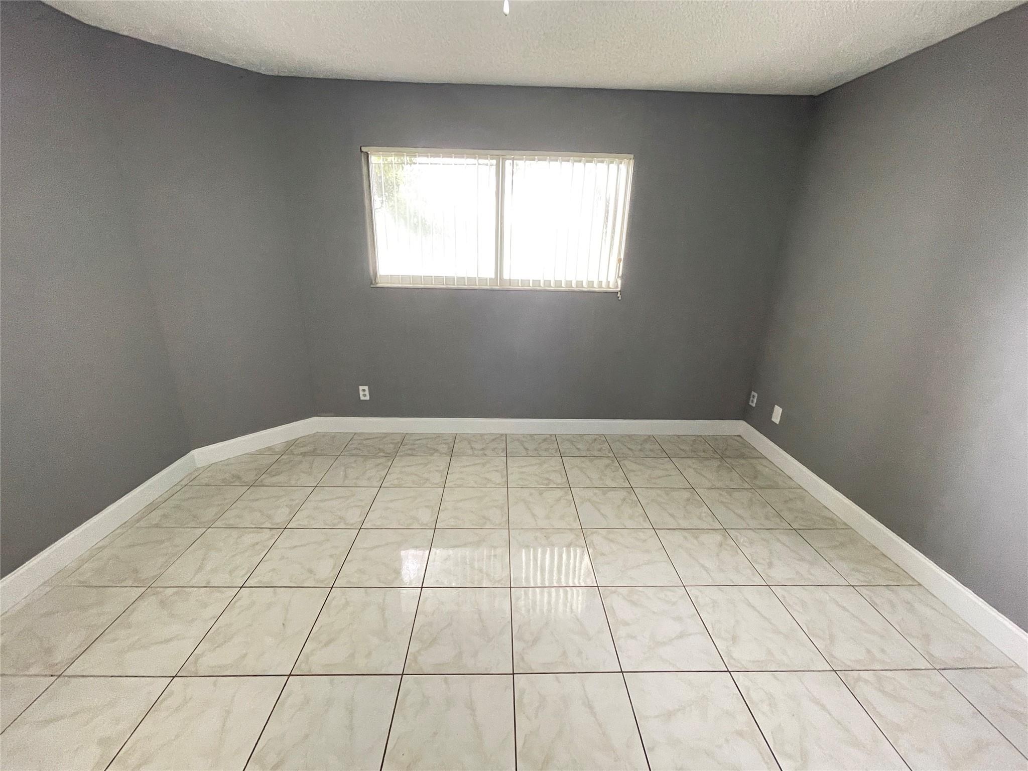 SUMMER LAKE CONDO UNIT 10 - Residential