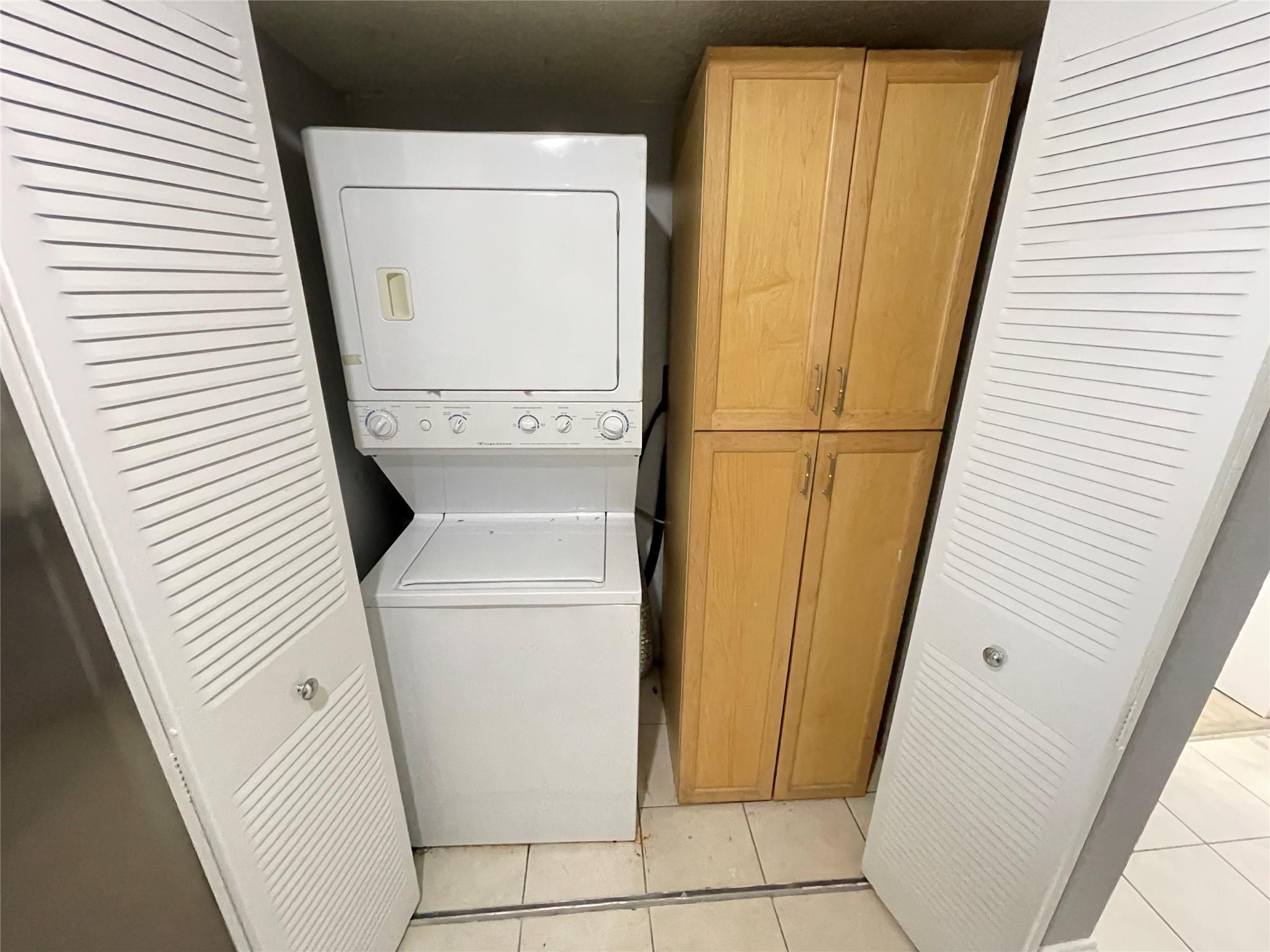 SUMMER LAKE CONDO UNIT 10 - Residential