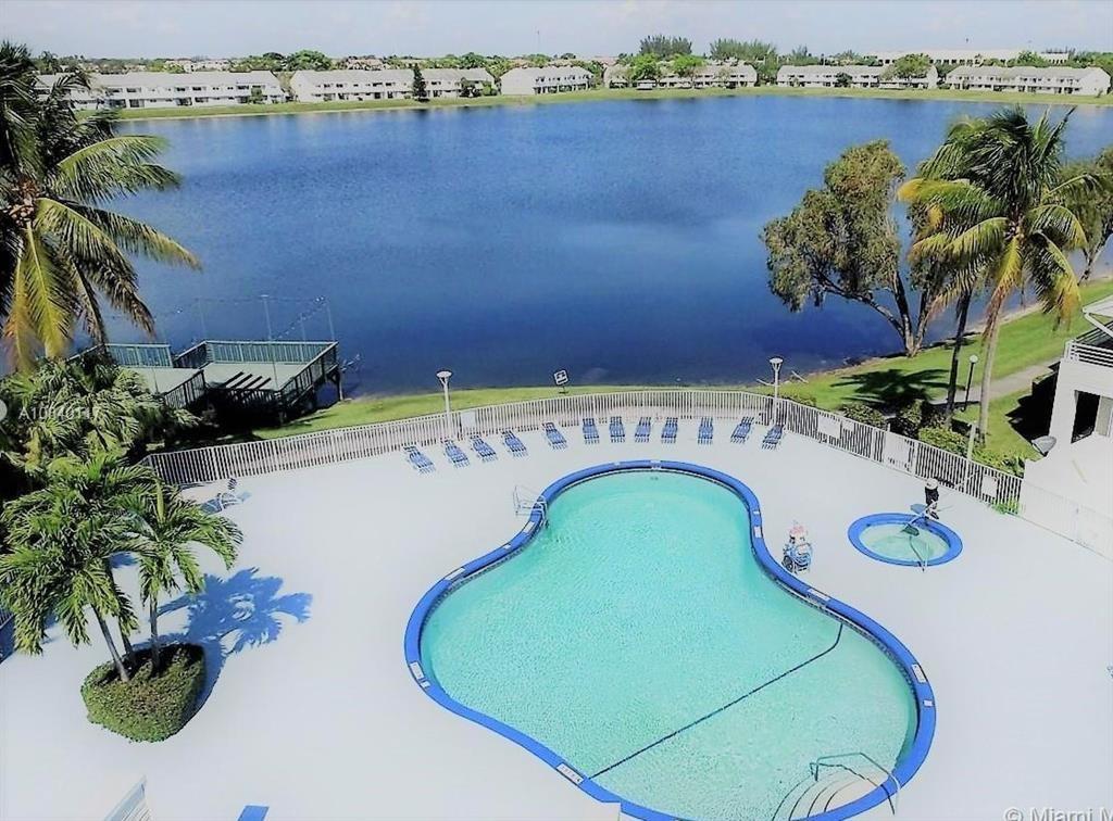 SUMMER LAKE CONDO UNIT 10 - Residential
